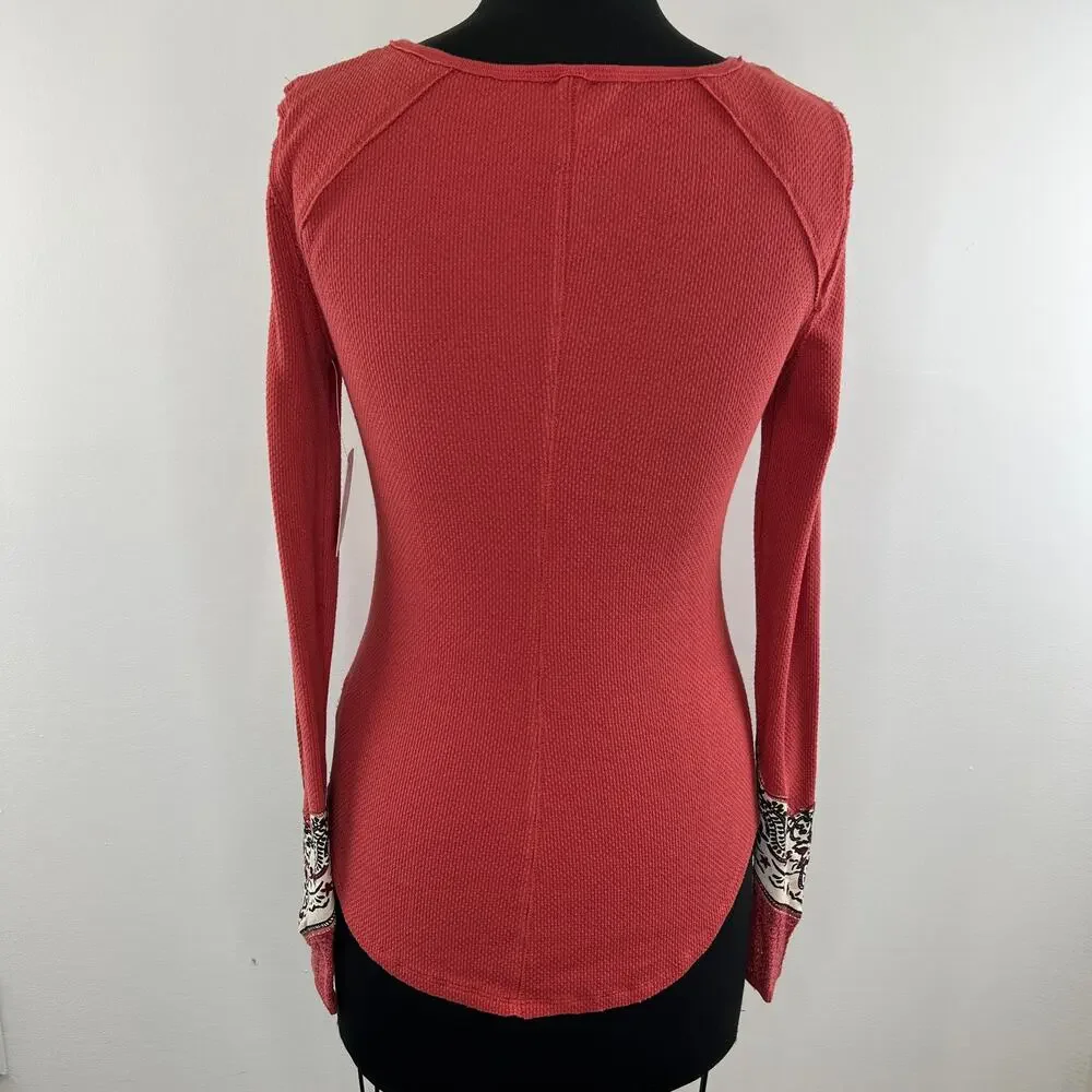 Free People Red Long Sleeve Waffle Knit Cotton Blend Bandana Cuff Top Sz L NEW